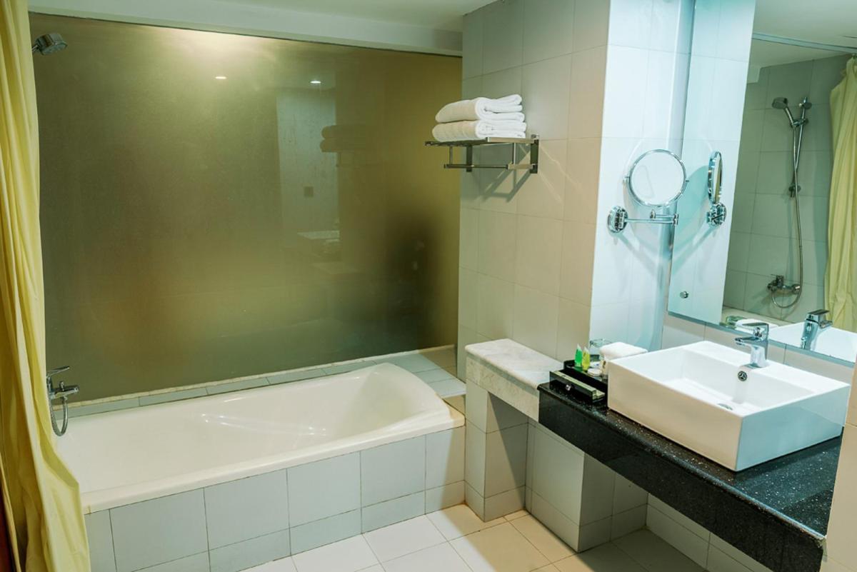 Best Western Heritage Cox's Bazar Bagian luar foto