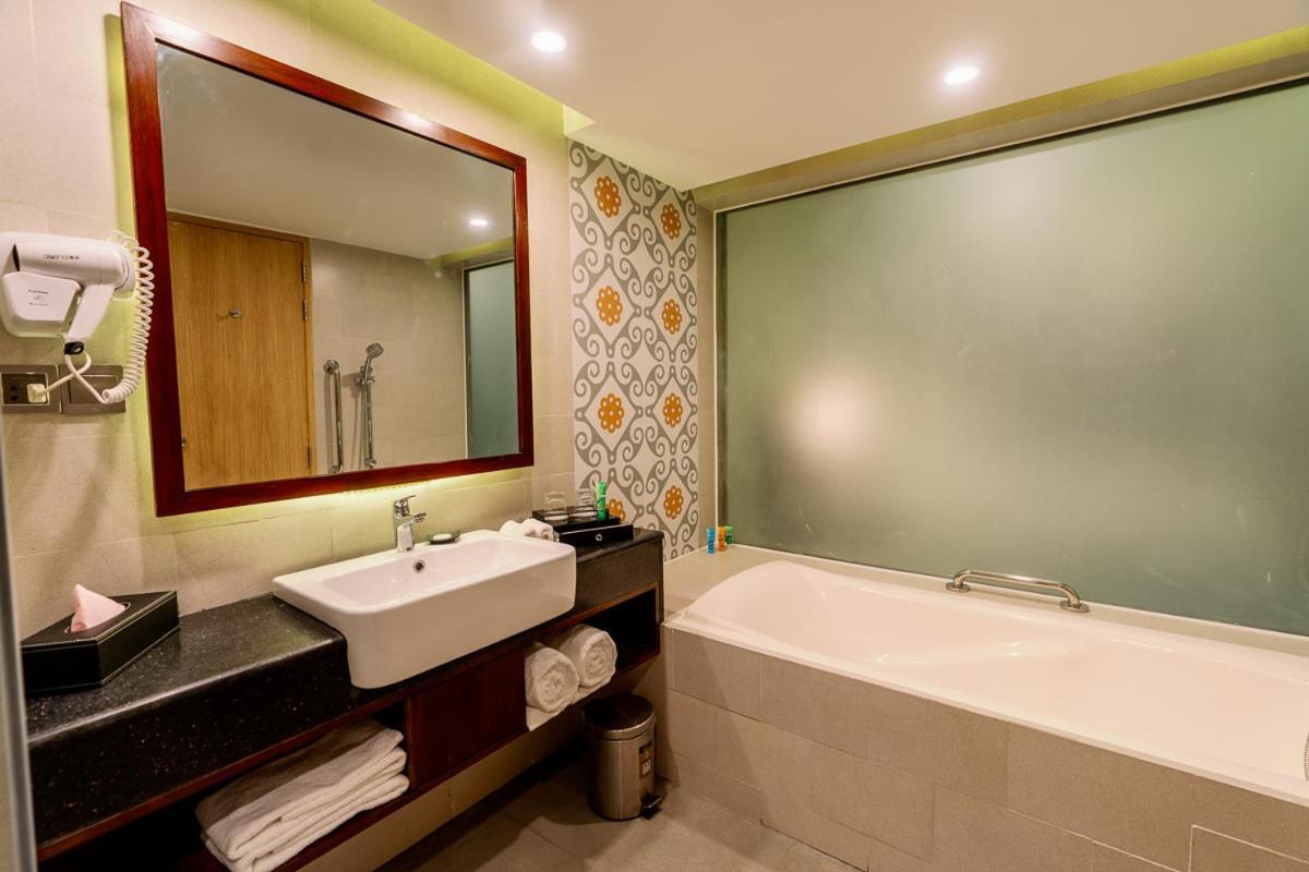 Best Western Heritage Cox's Bazar Bagian luar foto